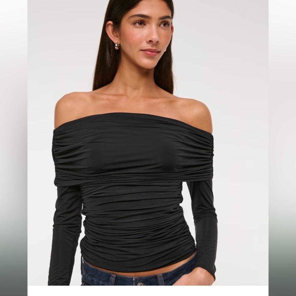 Abercrombie & Fitch Black Off-Shoulder top - Picture 2 of 2